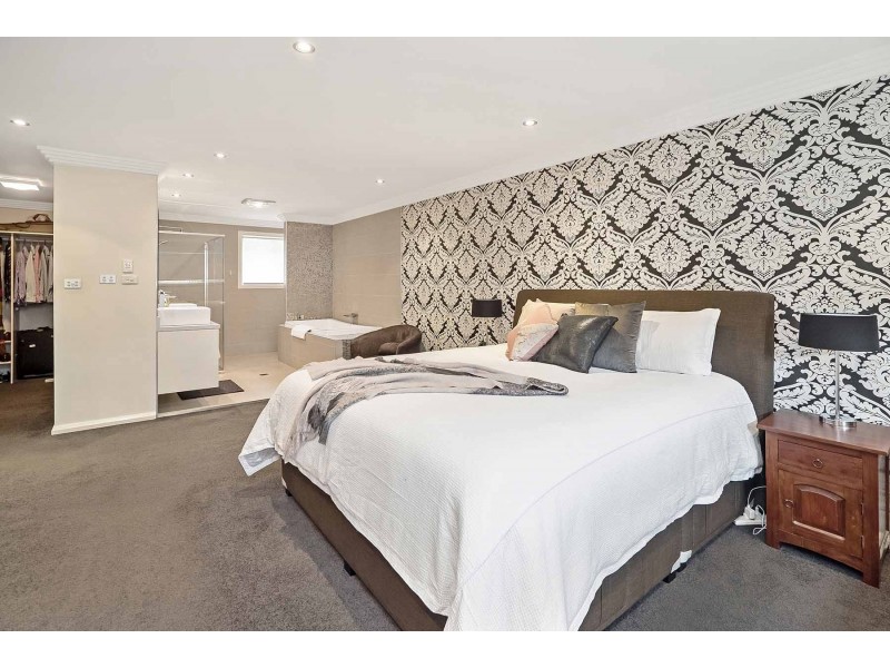 28 Elata Court, Wattle Grove NSW 2173