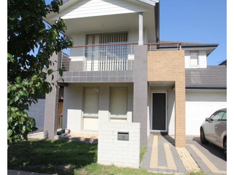 5 THE PARKWAY AVE, Moorebank NSW 2170