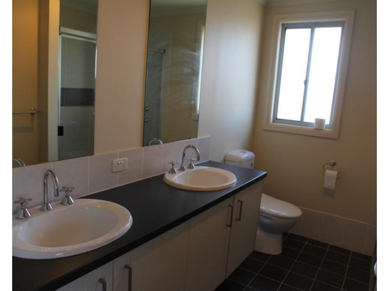 5 THE PARKWAY AVE, Moorebank NSW 2170