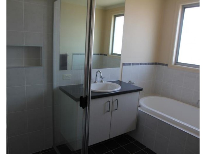 5 THE PARKWAY AVE, Moorebank NSW 2170