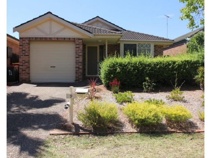9 Paroo Court, Wattle Grove NSW 2173