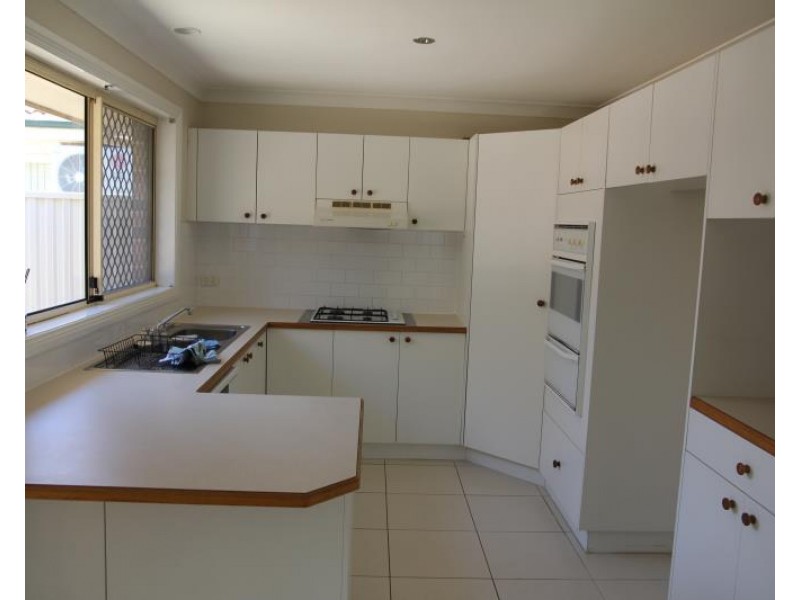 9 Paroo Court, Wattle Grove NSW 2173