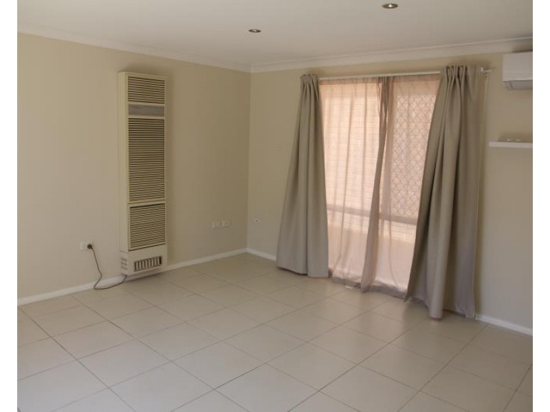 9 Paroo Court, Wattle Grove NSW 2173