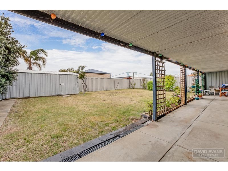 17 Jean Pierre Drive, Warnbro WA 6169