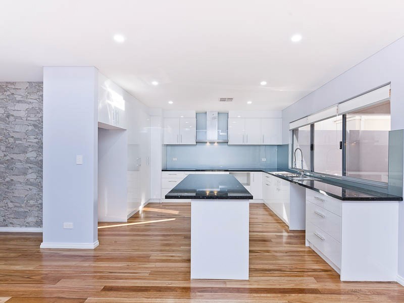 32 Emma Street, Rockingham WA 6168