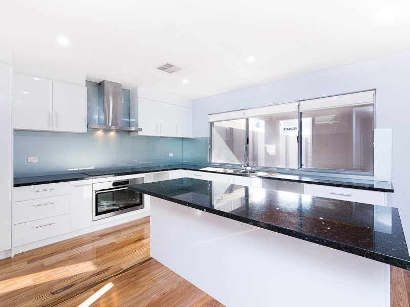 32 Emma Street, Rockingham WA 6168