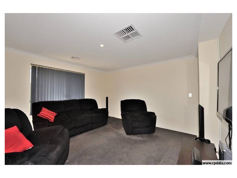 26 Hayeswater Cct, Waikiki WA 6169