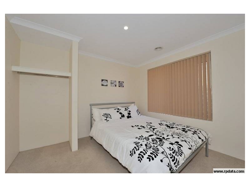 26 Hayeswater Cct, Waikiki WA 6169