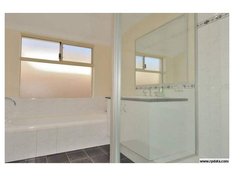 26 Hayeswater Cct, Waikiki WA 6169