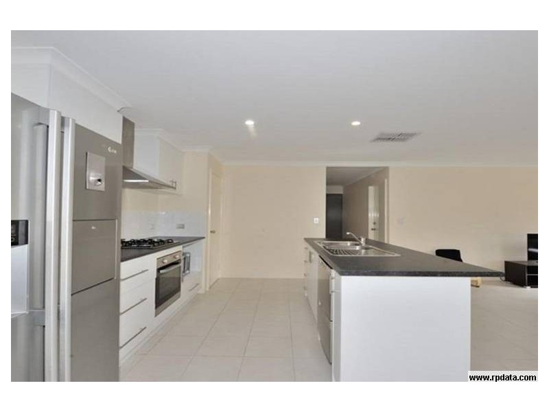26 Hayeswater Cct, Waikiki WA 6169