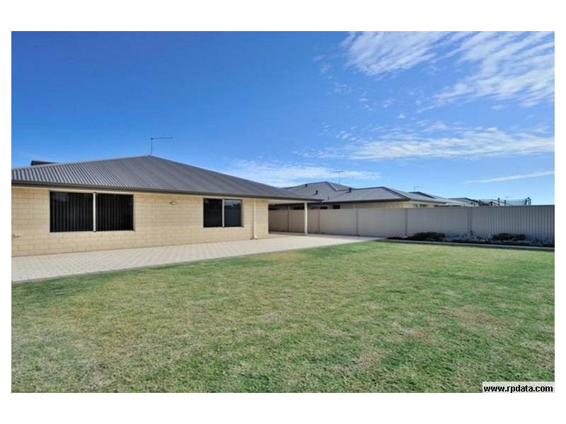 26 Hayeswater Cct, Waikiki WA 6169