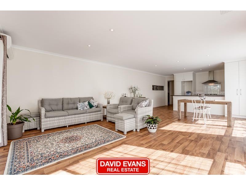 32 Lorne Bend, Secret Harbour WA 6173