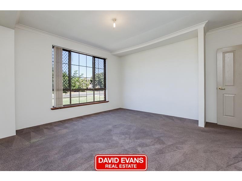 10 Neale Place, Cooloongup WA 6168