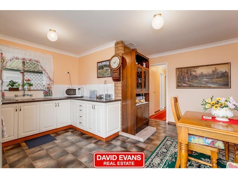 28 Varley Crescent, Cooloongup WA 6168