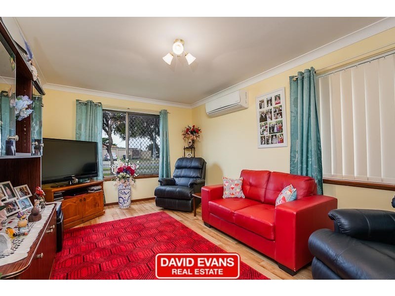 28 Varley Crescent, Cooloongup WA 6168