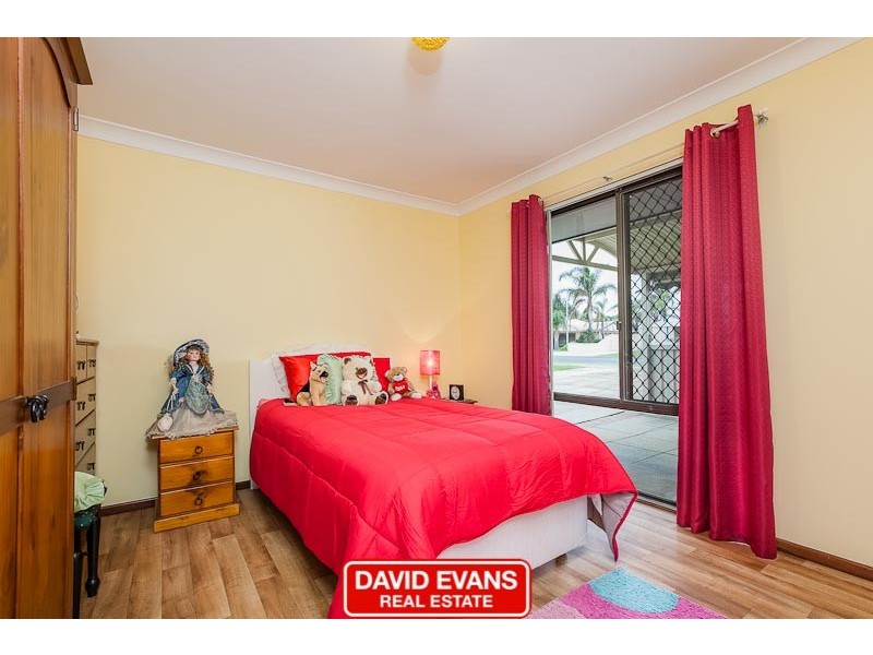 28 Varley Crescent, Cooloongup WA 6168