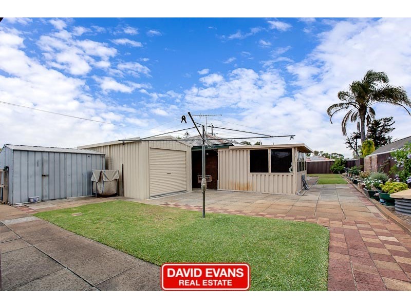 28 Varley Crescent, Cooloongup WA 6168