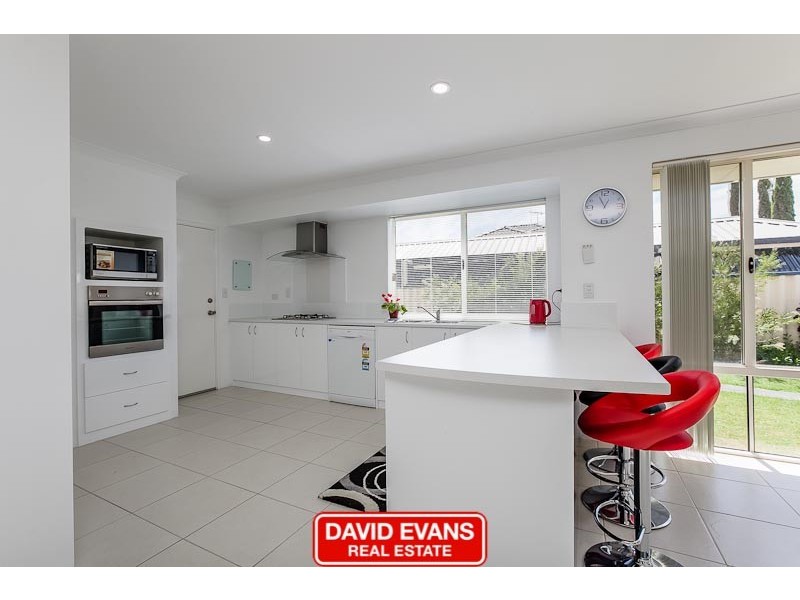 126 Bayside Boulevard, Port Kennedy WA 6172