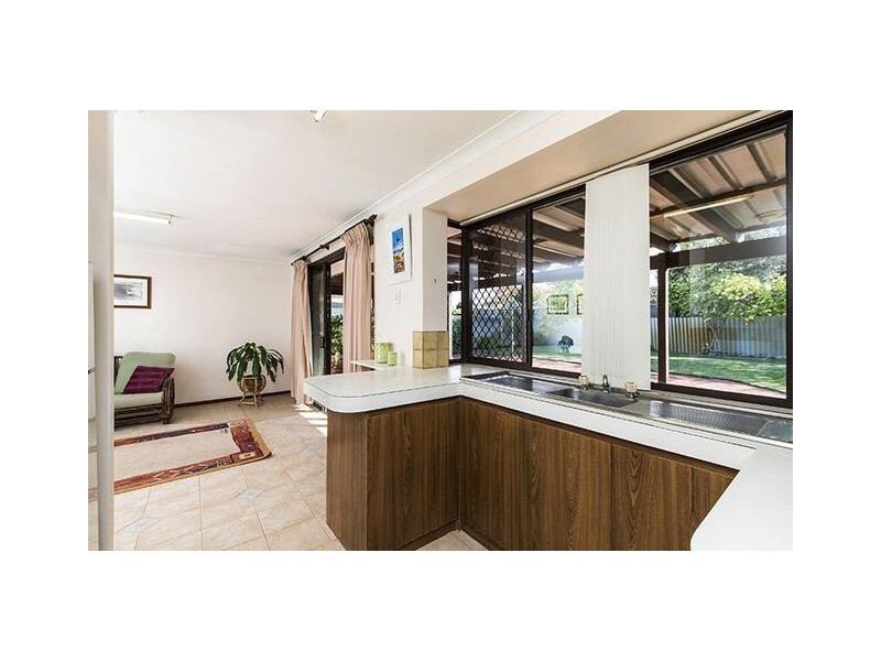 86 Seabrooke Ave, Rockingham WA 6168