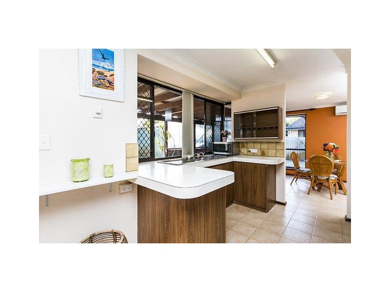 86 Seabrooke Ave, Rockingham WA 6168