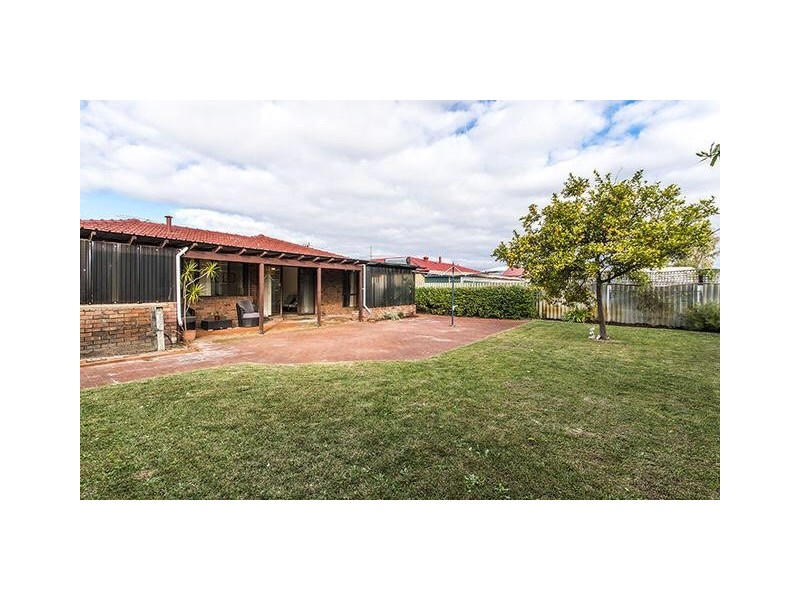 86 Seabrooke Ave, Rockingham WA 6168