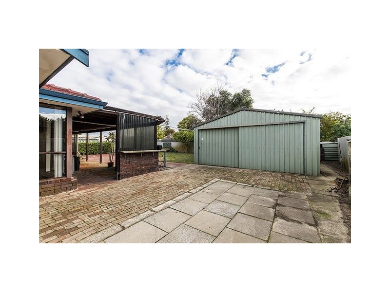 86 Seabrooke Ave, Rockingham WA 6168