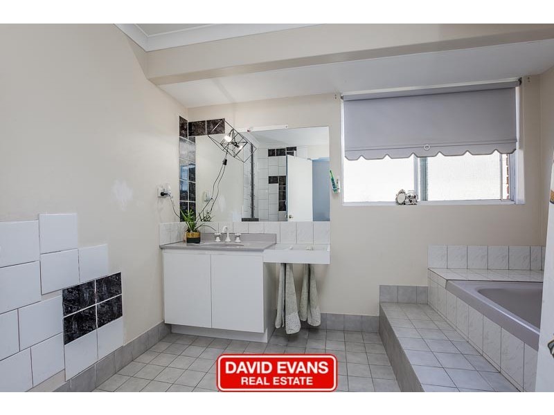 19 Fairway Crescent, Meadow Springs WA 6210