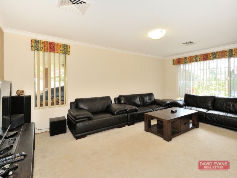 6 Columbus Court, Port Kennedy WA 6172