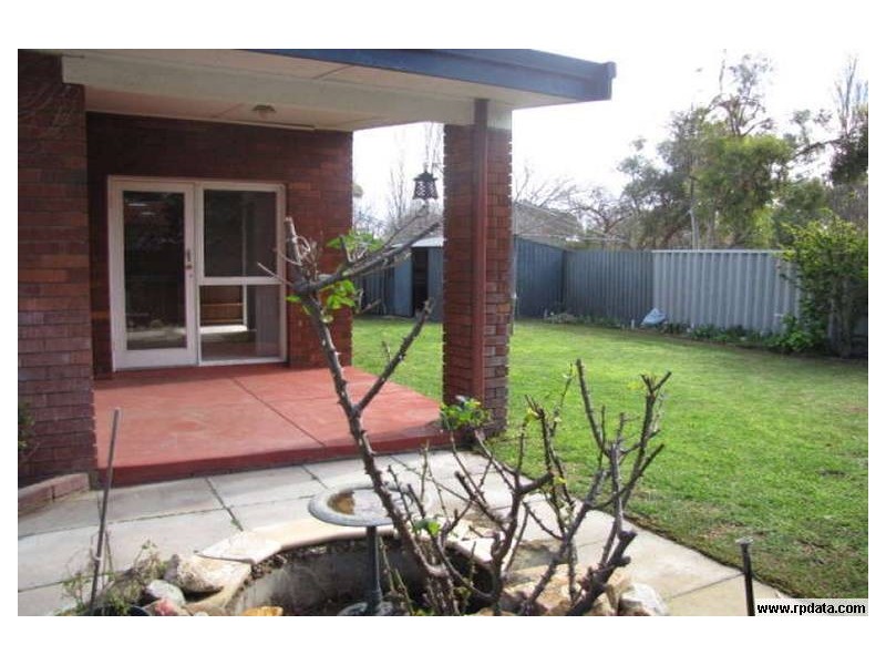 4 Cygnus street, Rockingham WA 6168