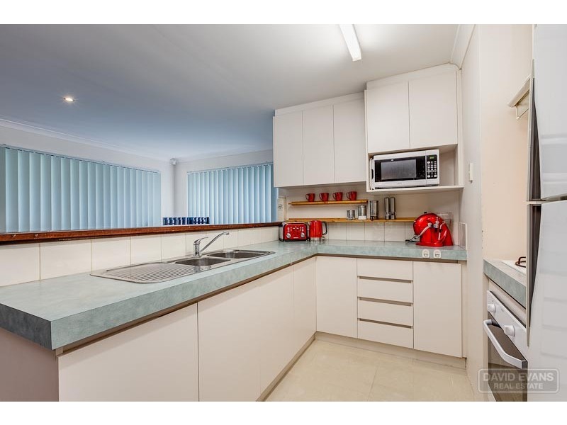 17 Jean Pierre Drive, Warnbro WA 6169