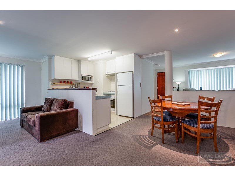 17 Jean Pierre Drive, Warnbro WA 6169