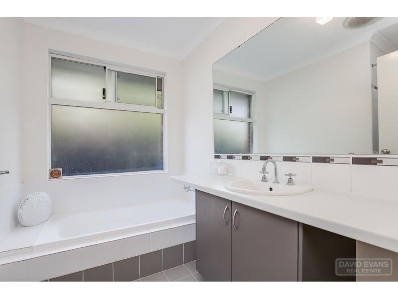 10 Glastonbury Street, Leda WA 6170