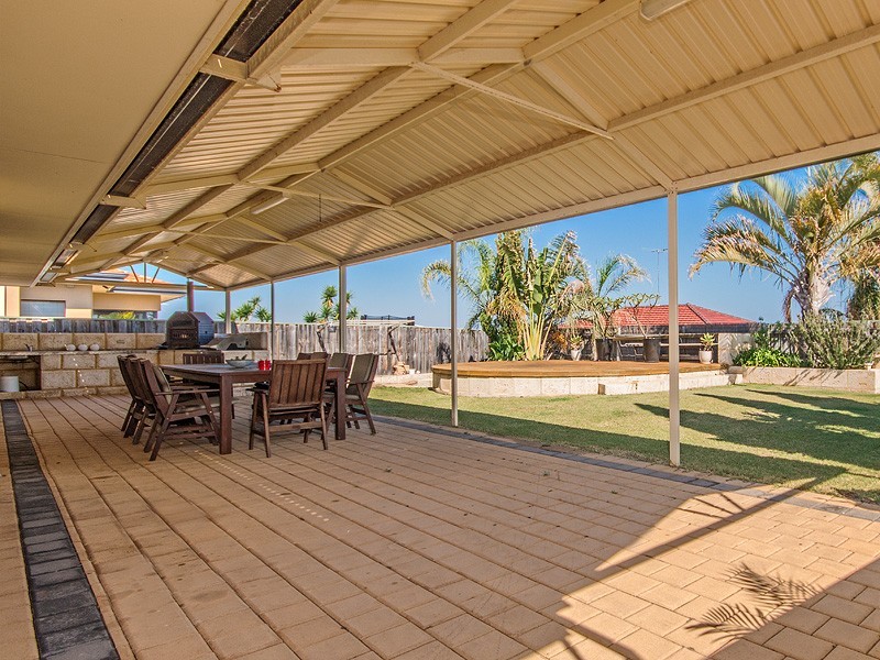 12 The Ridge, Halls Head WA 6210