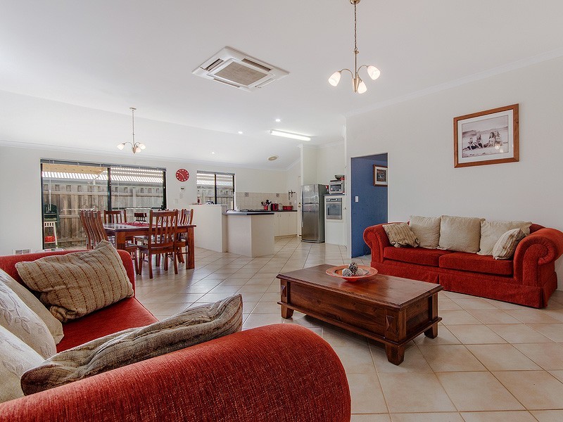 12 The Ridge, Halls Head WA 6210