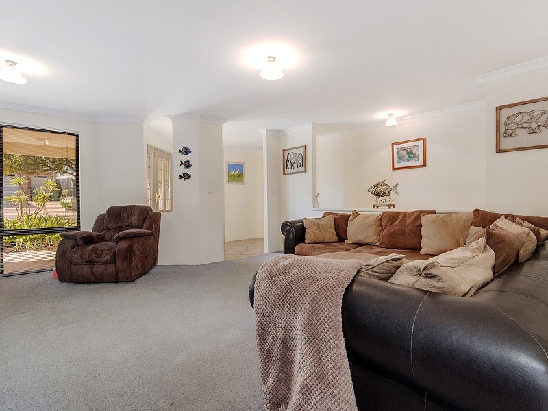 12 The Ridge, Halls Head WA 6210