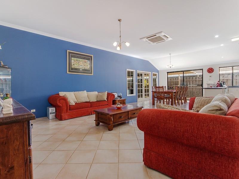 12 The Ridge, Halls Head WA 6210