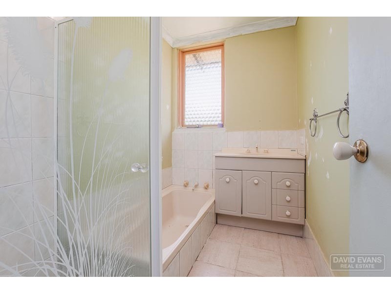 2 Merilup Court, Hillman WA 6168