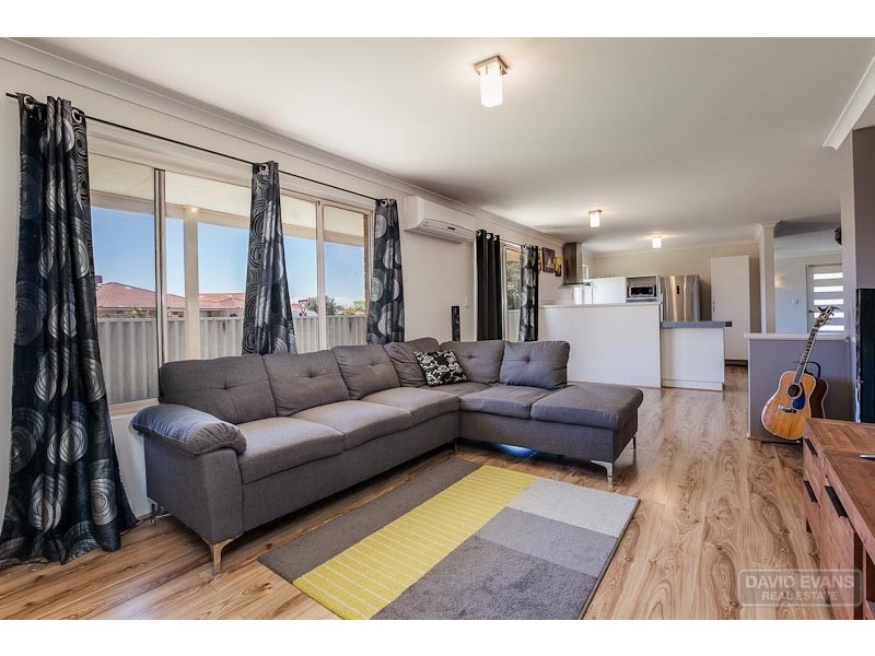 2 St Ettiene Gardens, Port Kennedy WA 6172