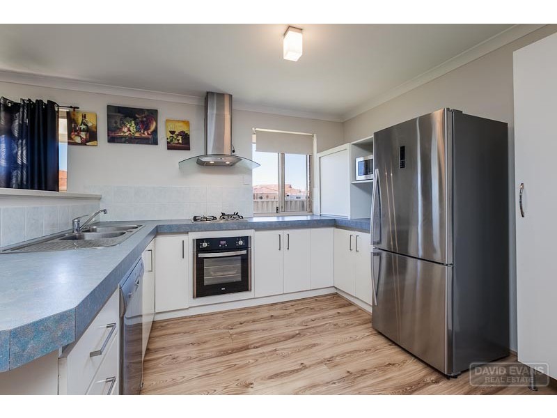 2 St Ettiene Gardens, Port Kennedy WA 6172