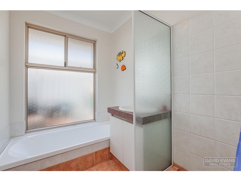 2 St Ettiene Gardens, Port Kennedy WA 6172