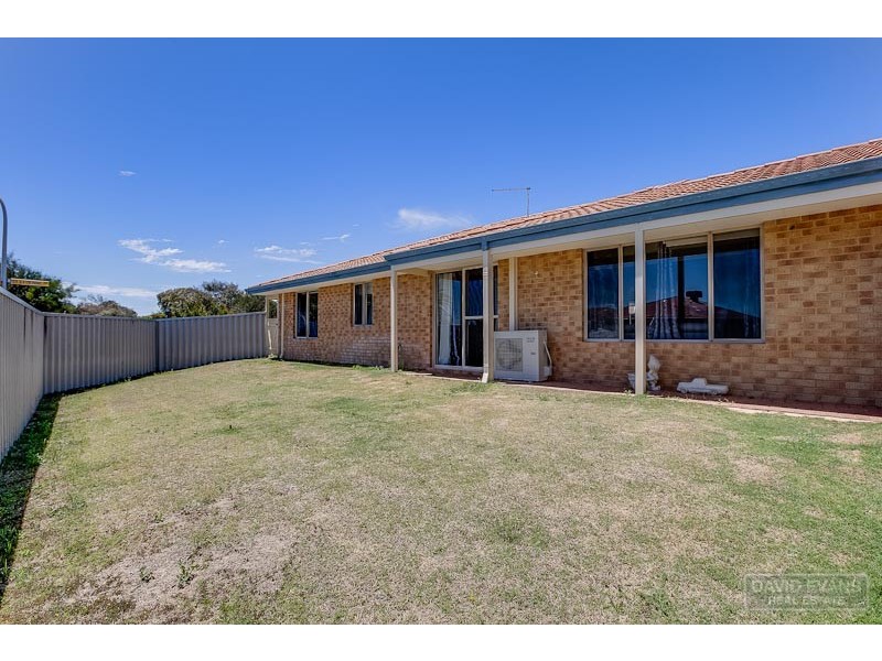2 St Ettiene Gardens, Port Kennedy WA 6172
