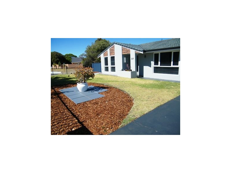 37 Glencoe Parade, Halls Head WA 6210