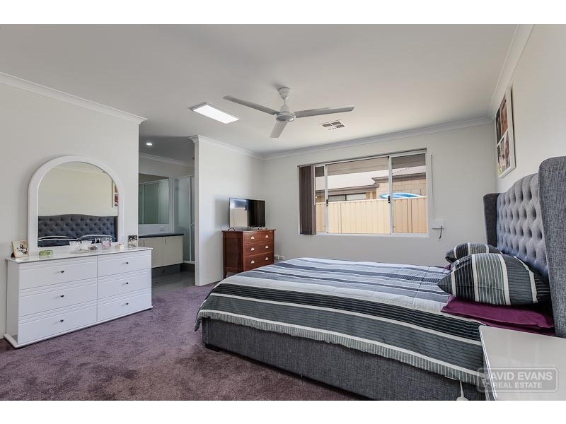 5 Dowerin Circuit, Lakelands WA 6180