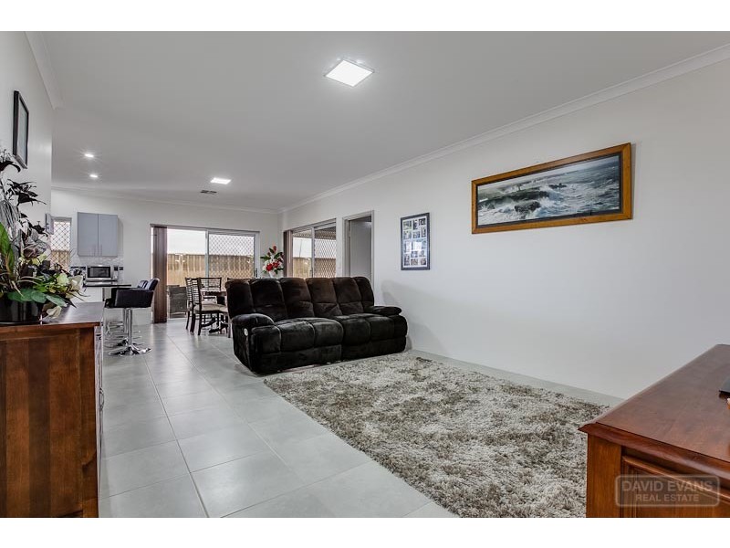 5 Dowerin Circuit, Lakelands WA 6180