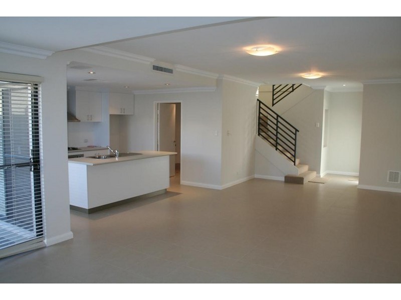 4/93 Kent Street, Rockingham WA 6168