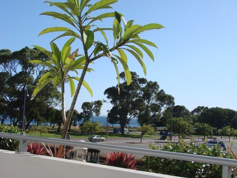 68/18-24 Kent Street, Rockingham WA 6168