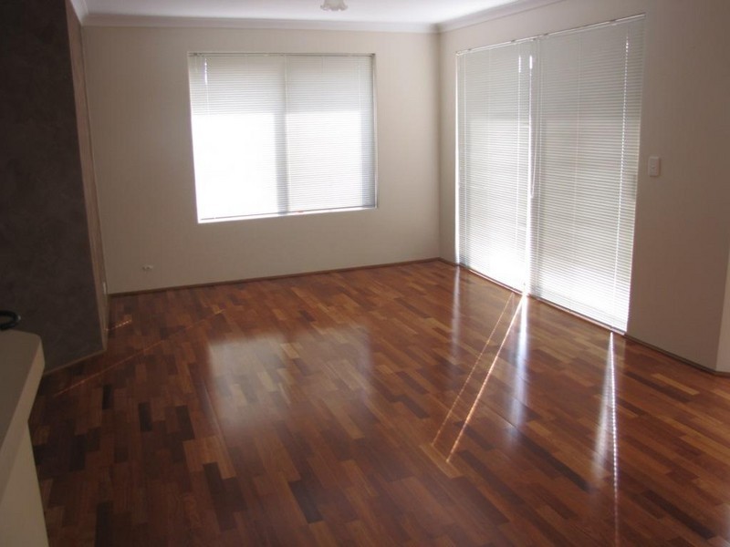 3/2 Redbud Mews, Cooloongup WA 6168