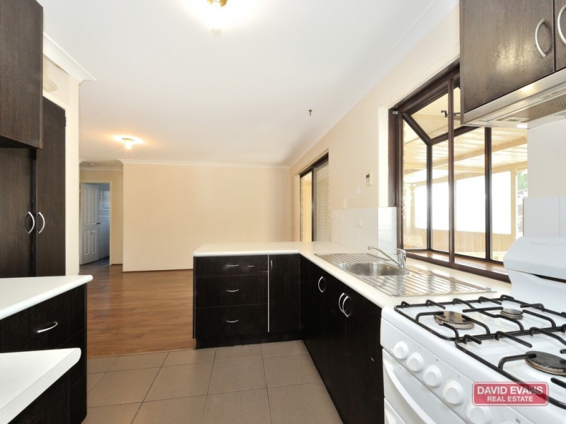77 Cambridge Crescent, Cooloongup WA 6168