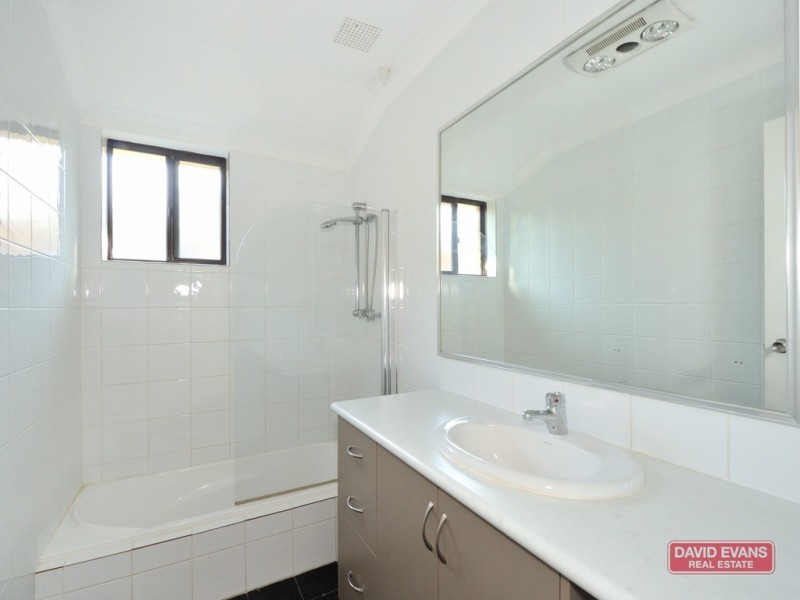 77 Cambridge Crescent, Cooloongup WA 6168