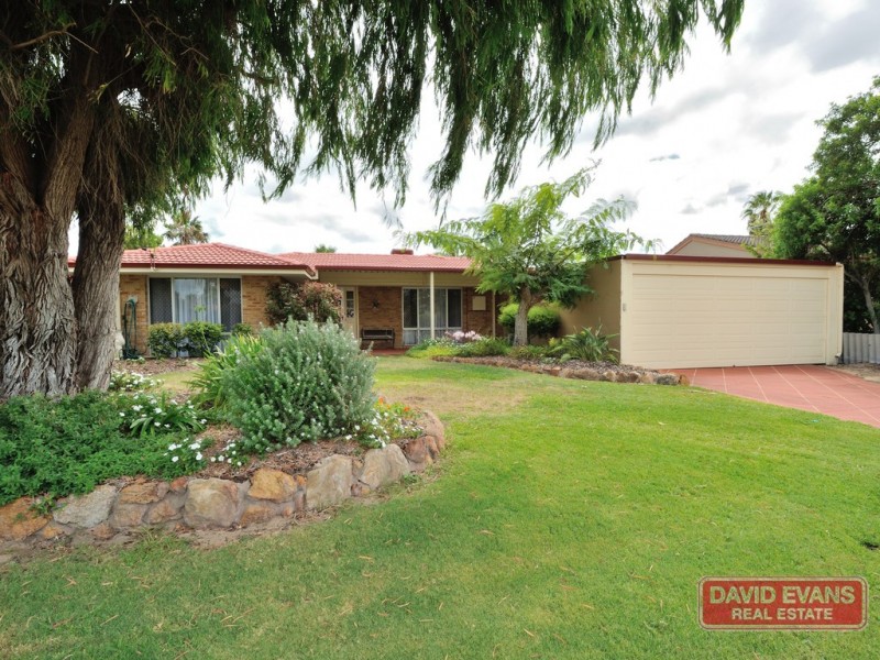 32 Holcombe Road, Warnbro WA 6169